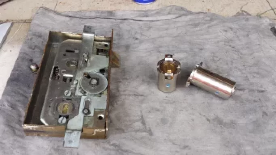 Remplacement d'un cylindre Fichet 787 sur serrure Fichet Multipoints &agrave; Bordeaux