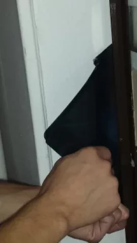 Ouverture de porte claquée sans dégradation (radio)